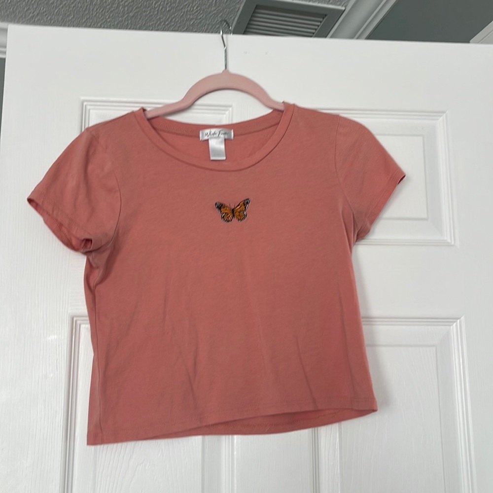 Coral cropped tee with butterfly